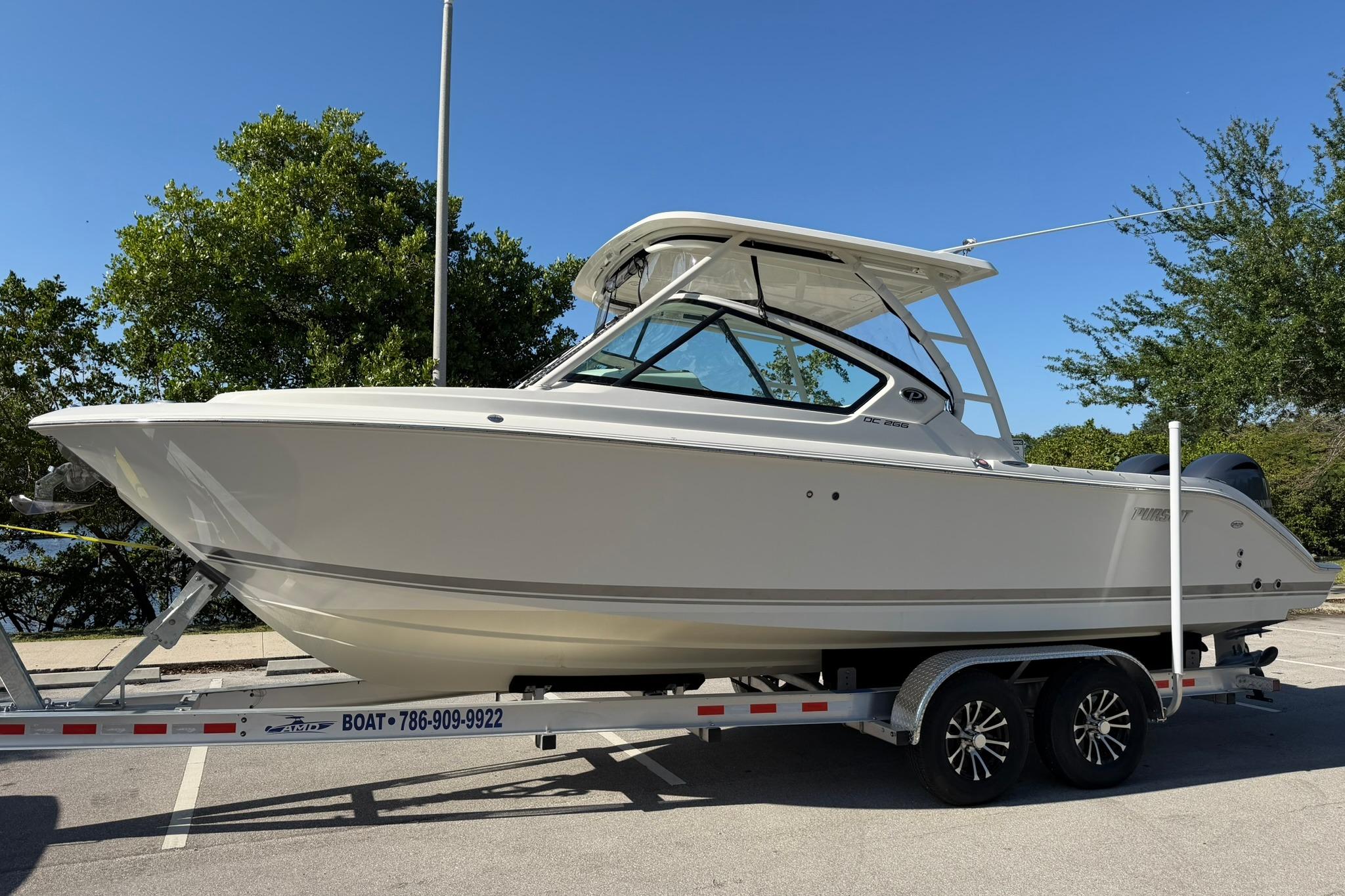 2021 Pursuit DC 266 Dual Console