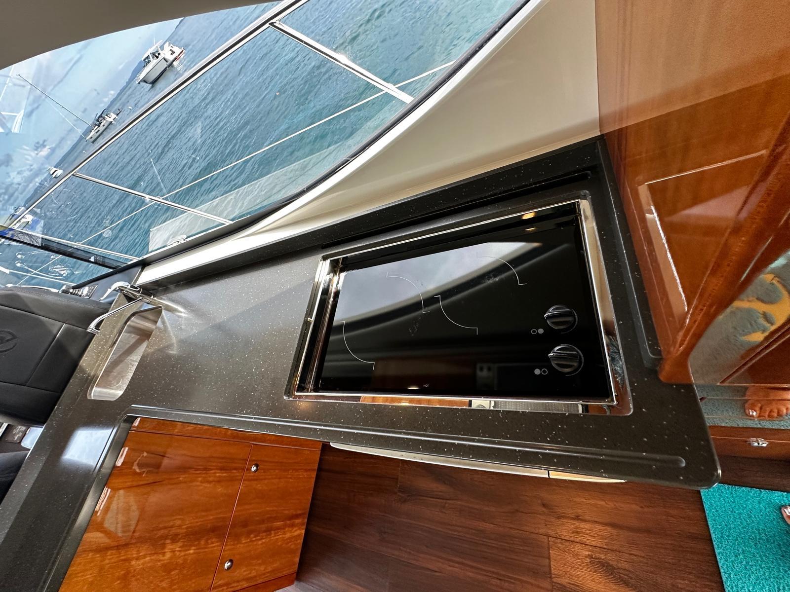 2016 Riviera 5000 Sport Yacht - 66