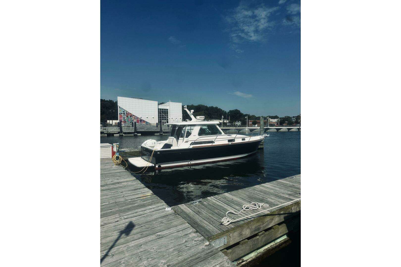 2007 Sabre 34 Express - Image 4