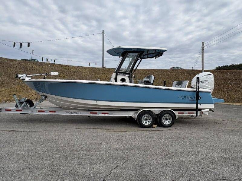 2026 Robalo 266 Cayman - 18