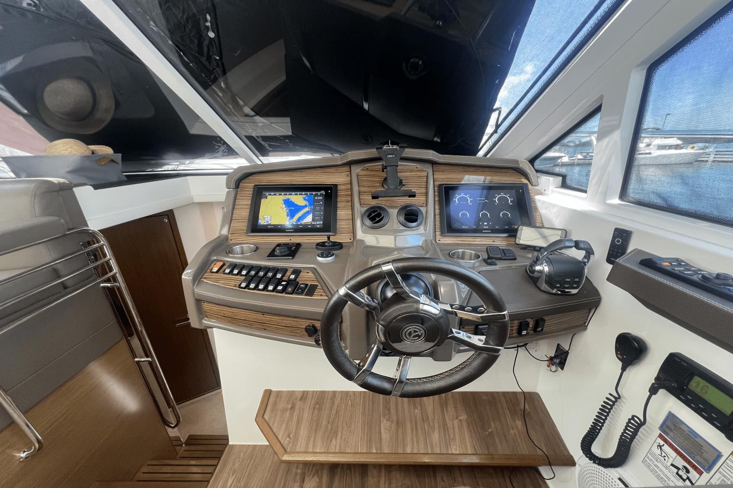 2015 Cruisers Yachts 45 Cantius - 21