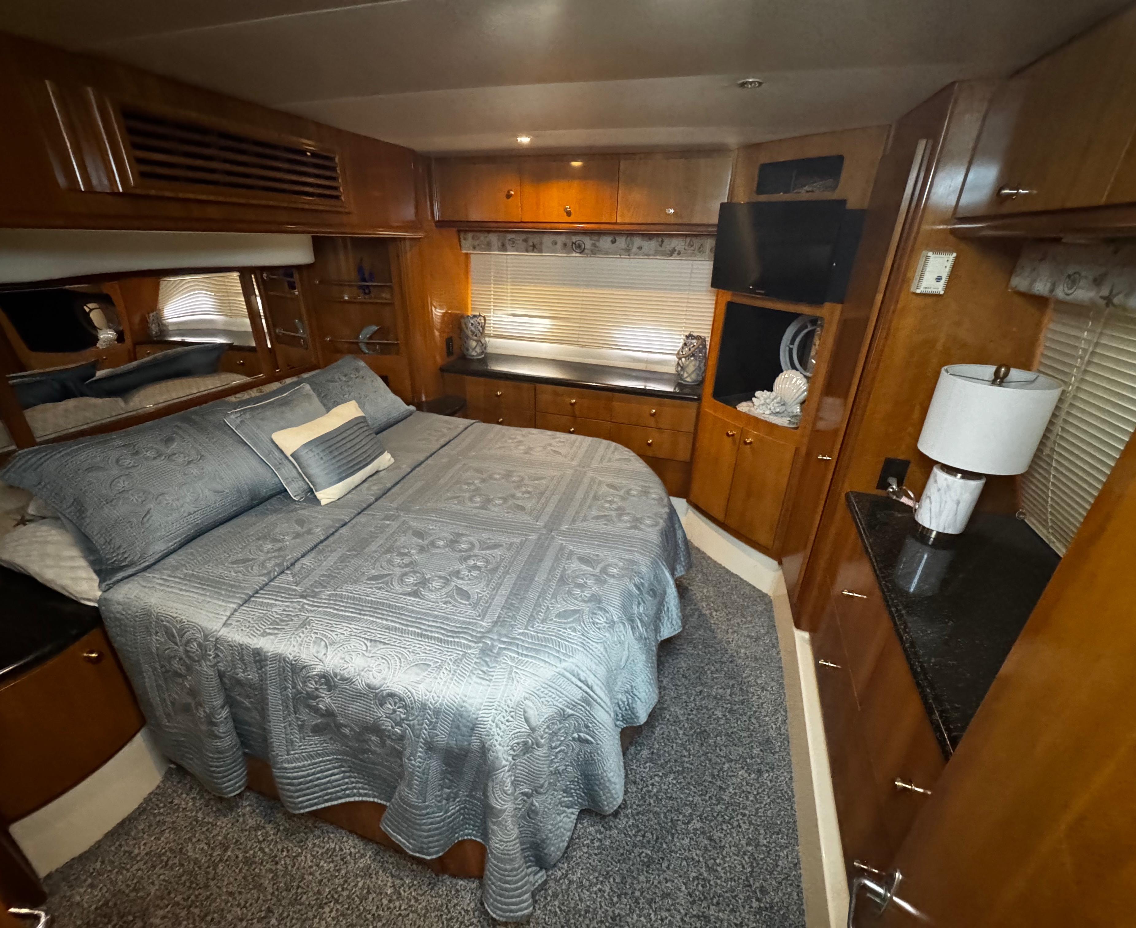 2001 Carver 466 Motor Yacht
