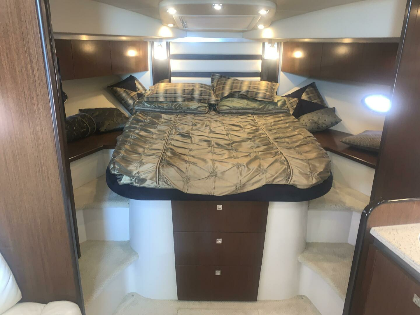 2011 Cruisers Yachts 420 Sports Coupe - Image 32