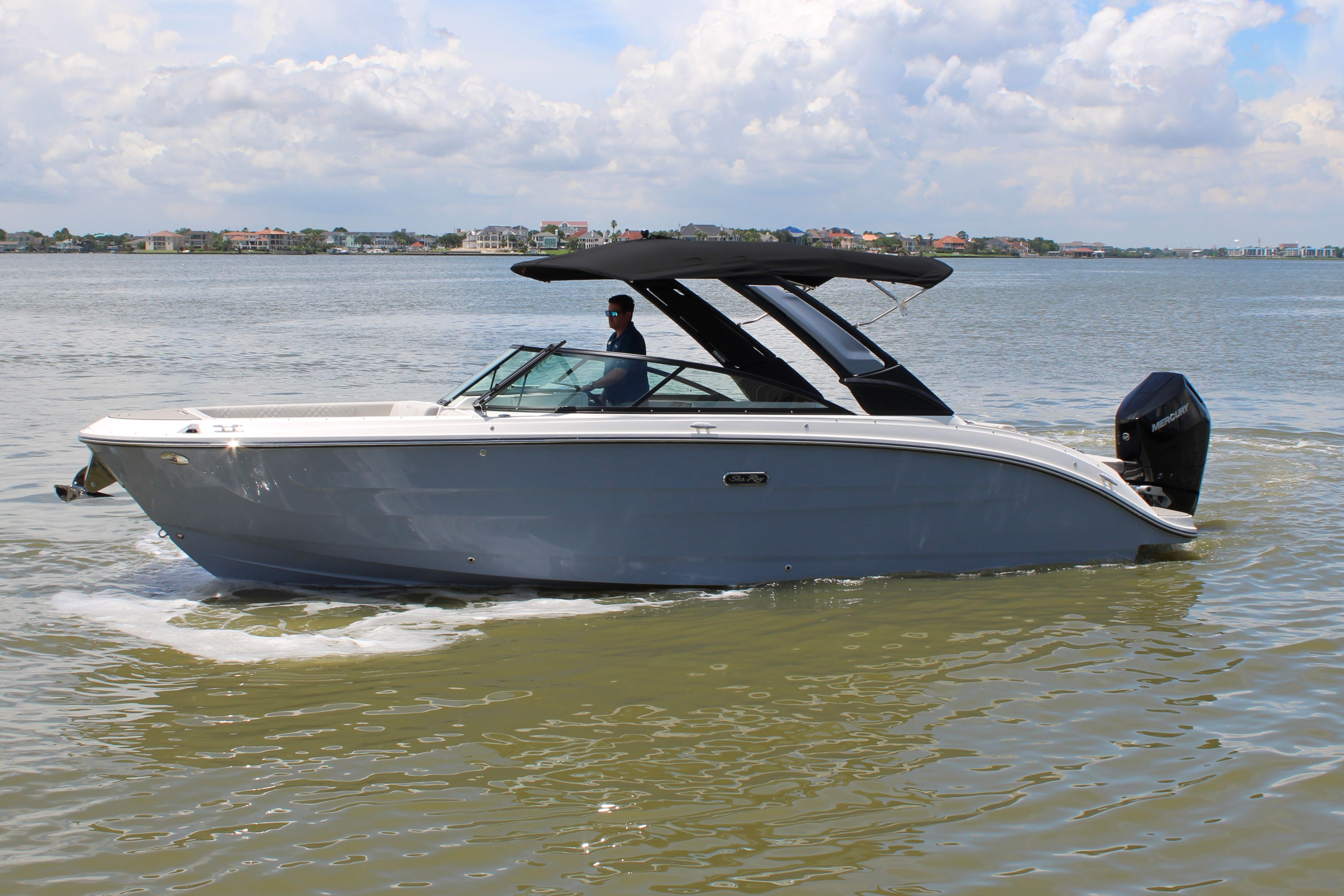 2026 Sea Ray SDX 270 Outboard