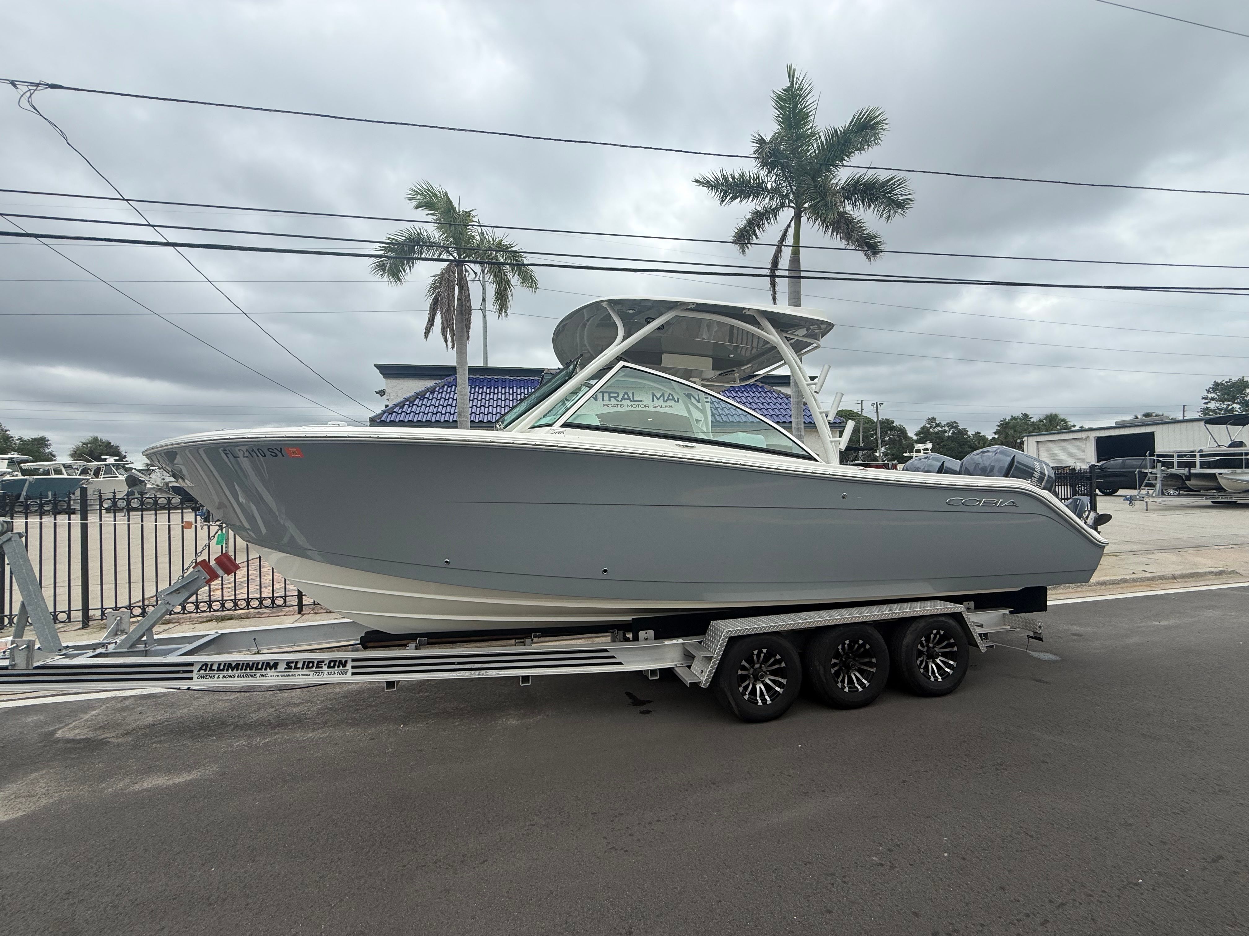 2021 Cobia 280 Dual Console