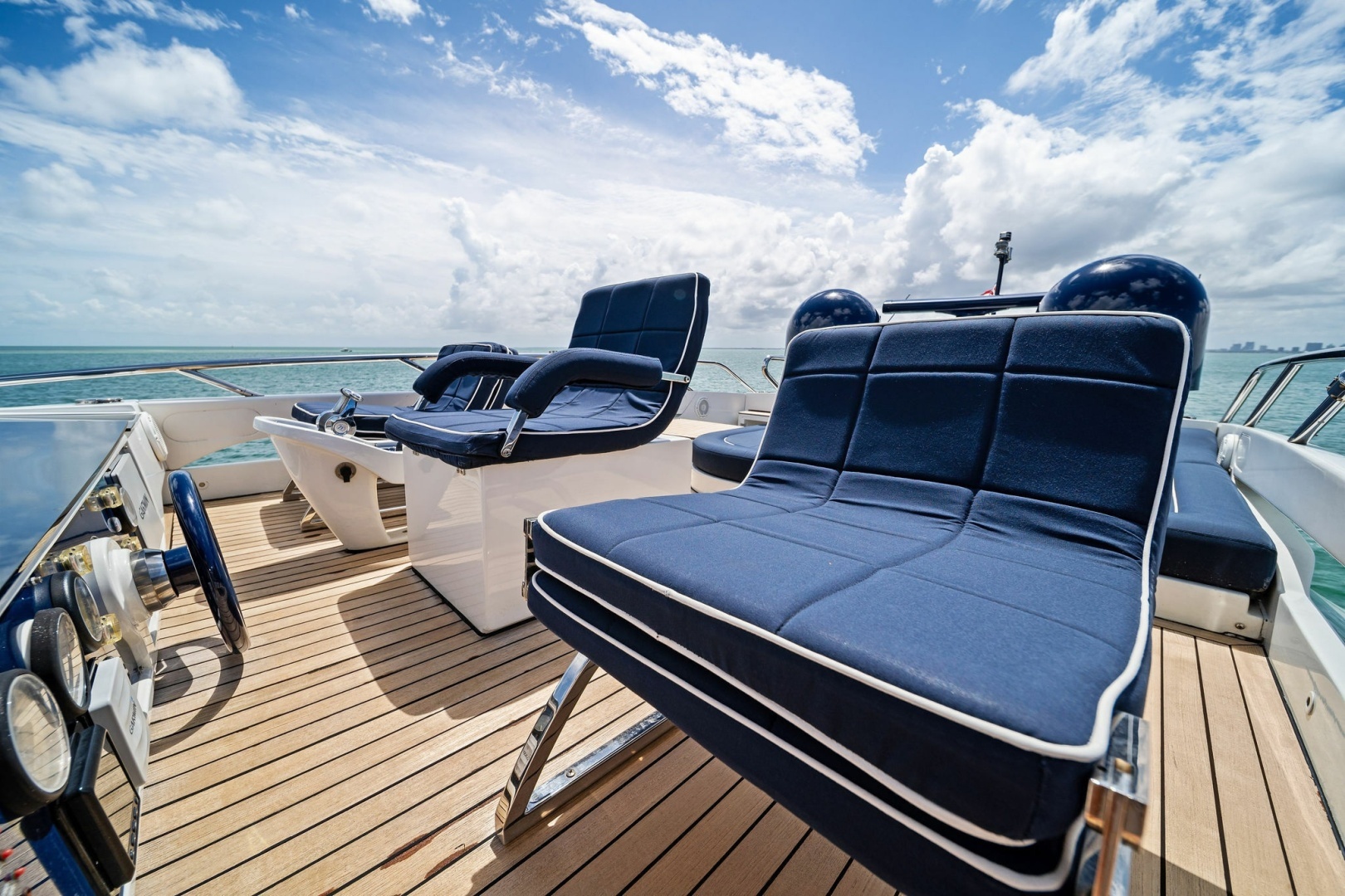 2013 Pershing 82 - Image 24