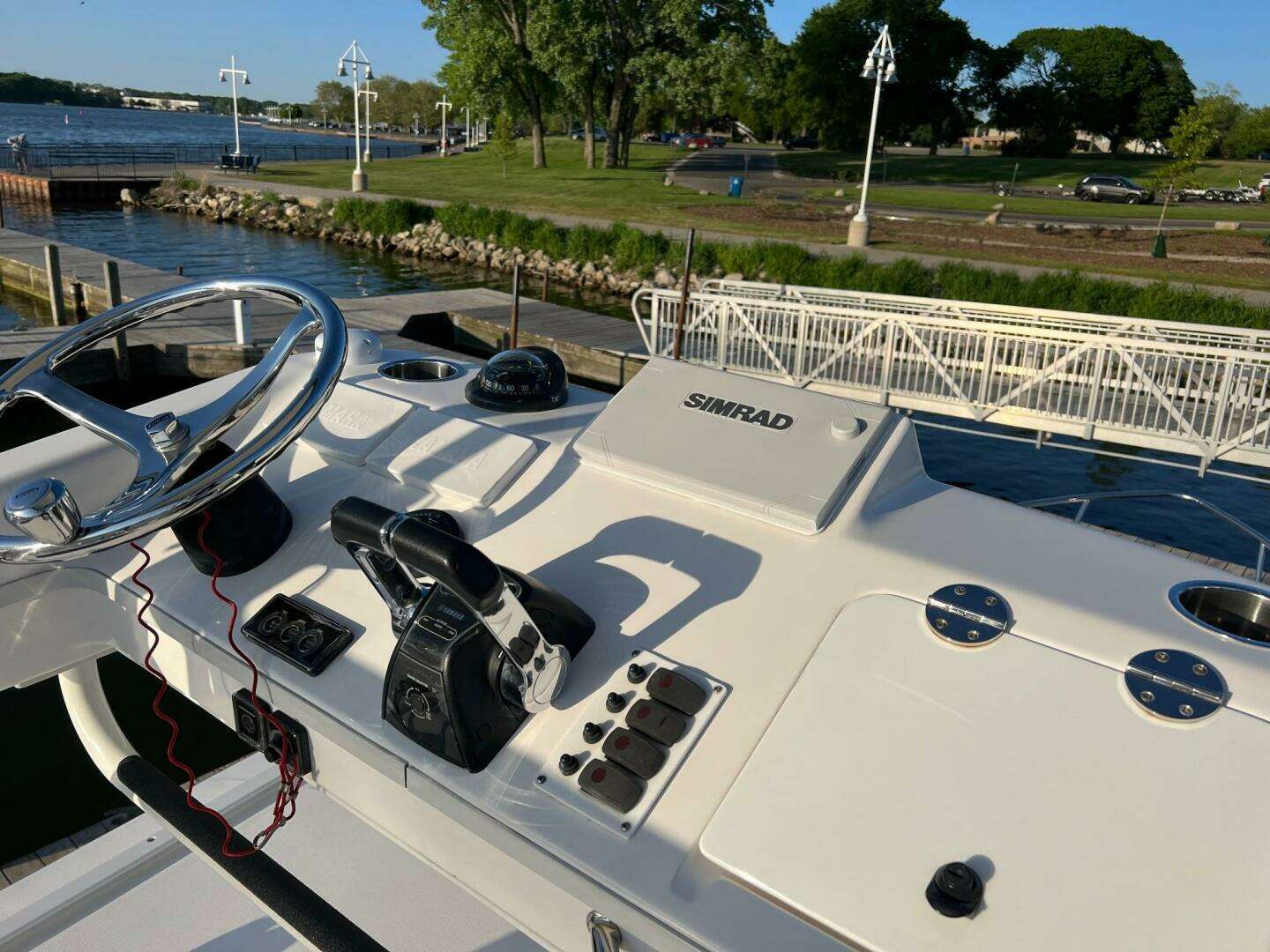 2012 Everglades 350 LX - Image 19