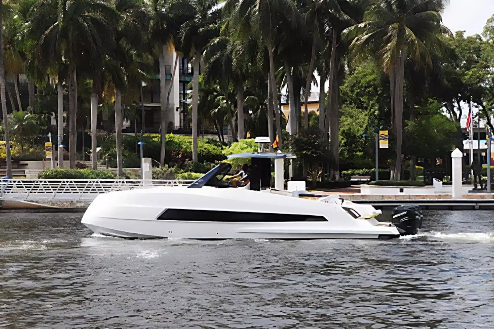 2023 Astondoa 377 Coupe Outboard - Image 3