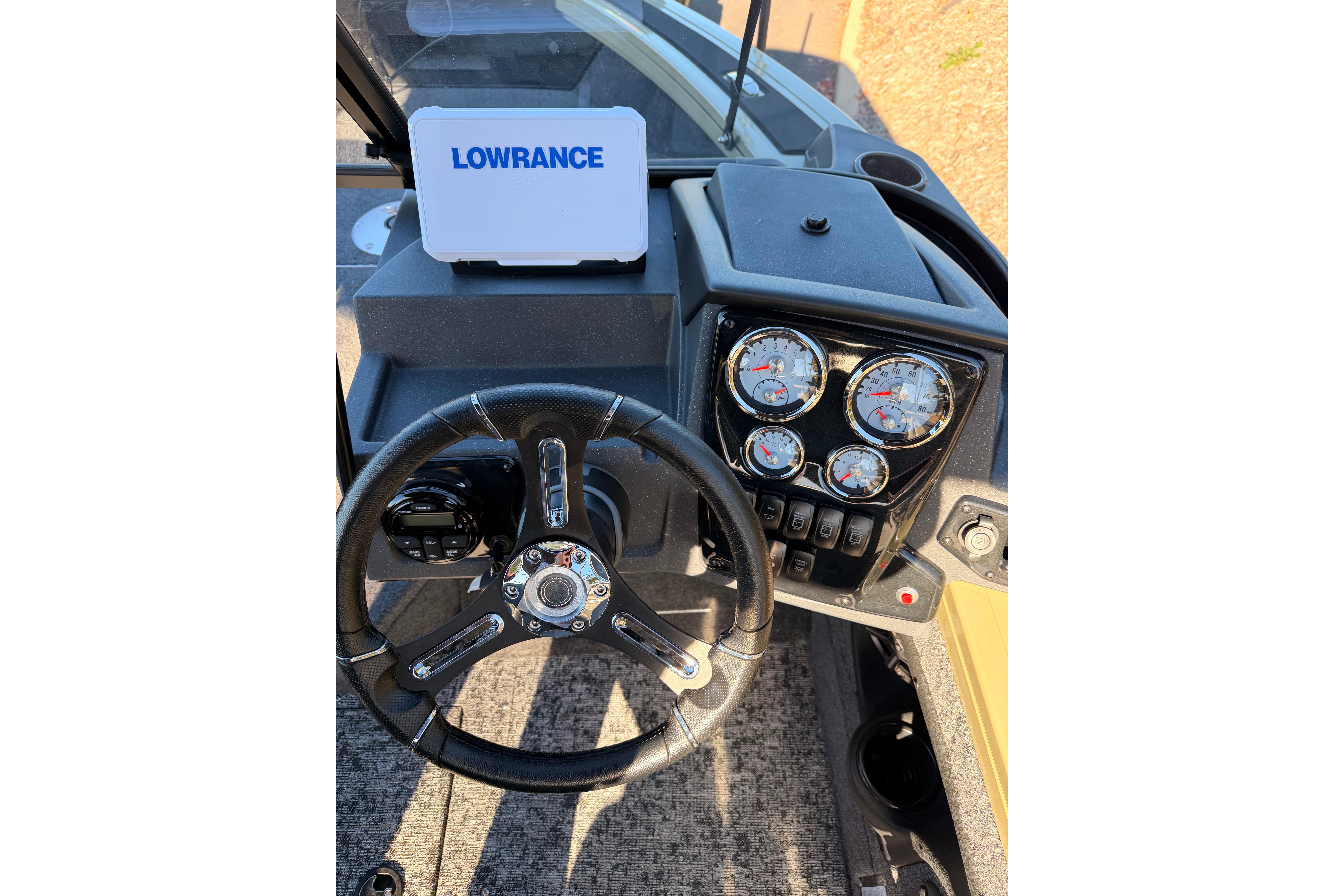 2026 Tracker Targa V-19 Combo dashboard with Lowrance display and gauges.