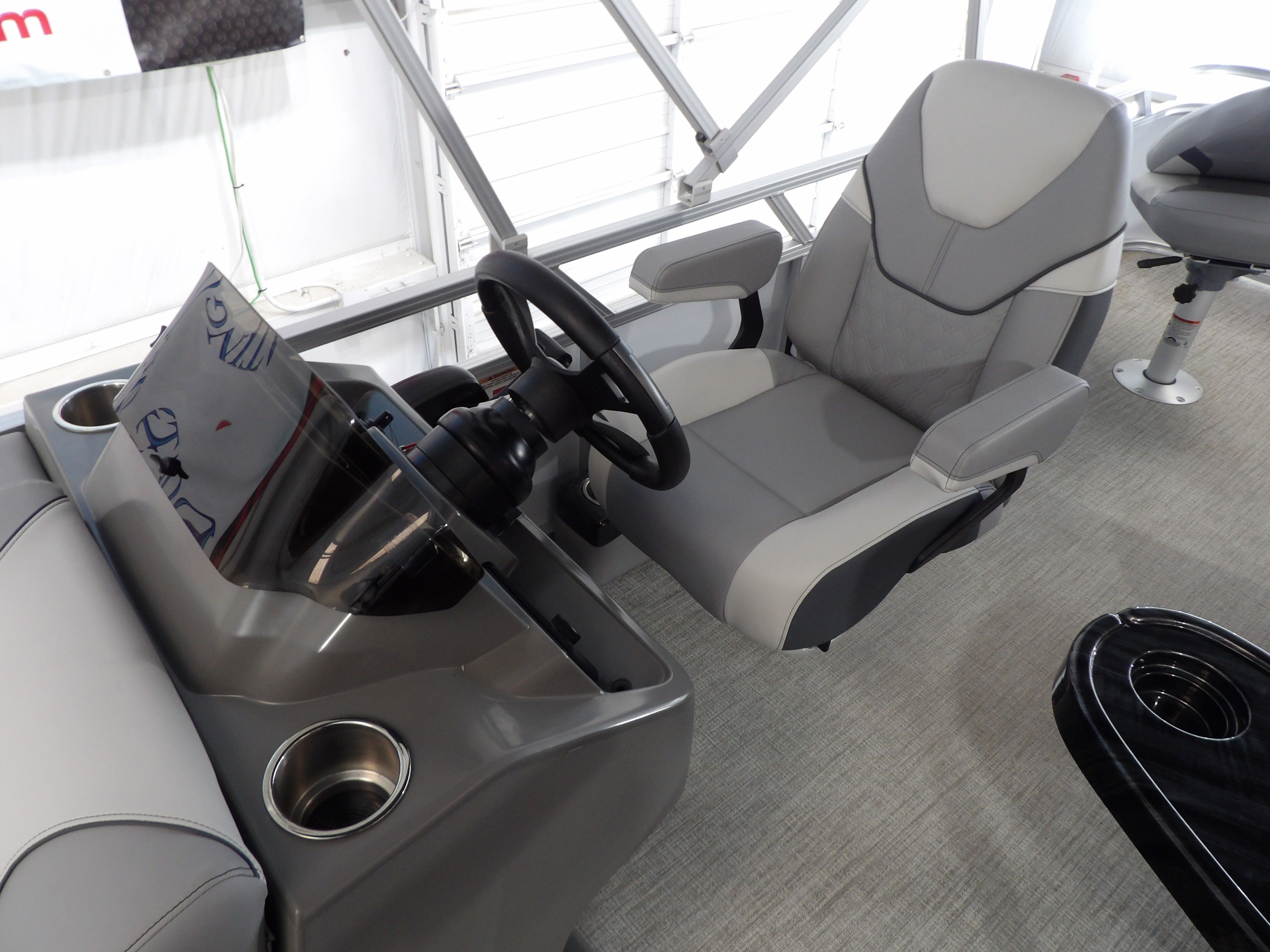 2026 Avalon Venture 85 Rear Fish - 21' - 22