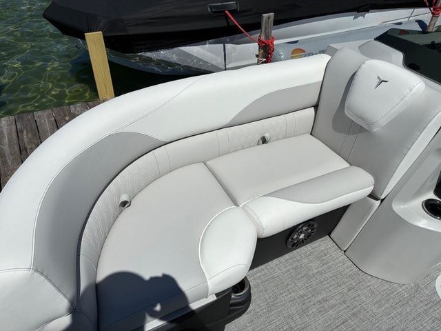 2026 Tahoe 2185 LTZ Quad Lounger - 18