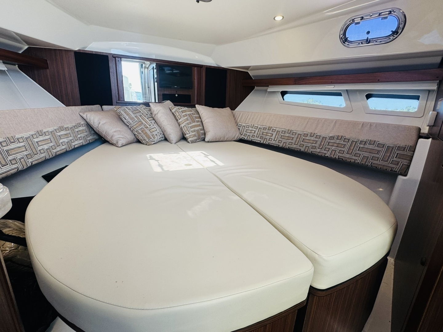 2021 Pursuit OS 355 - Image 44