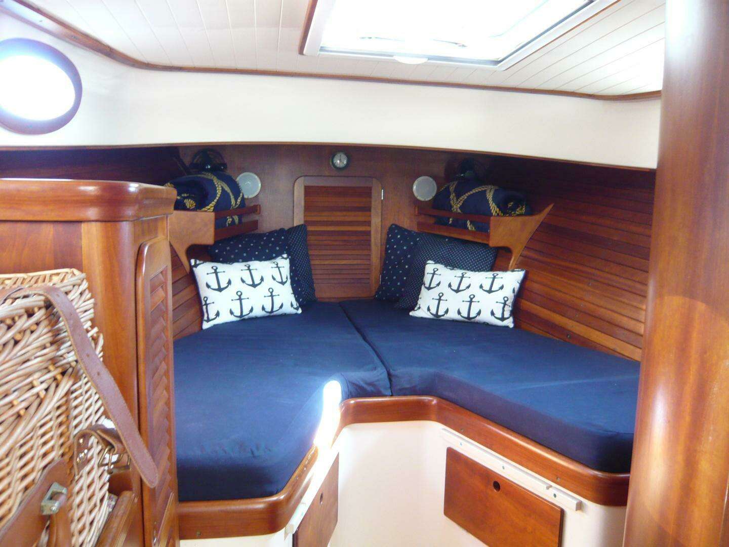 1998 Hinckley 36 Classic - Image 21
