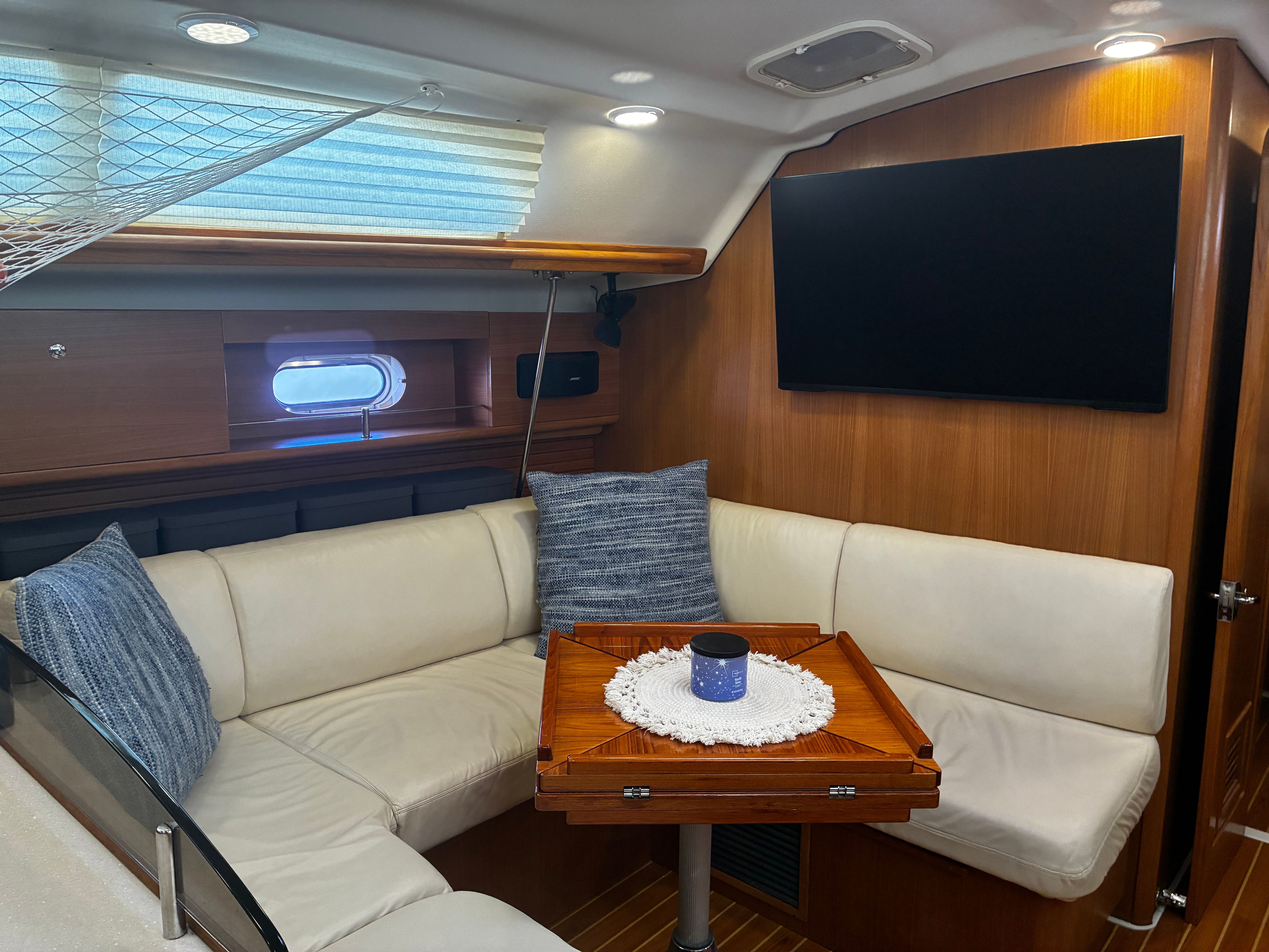 2011 Catalina 445 - 24