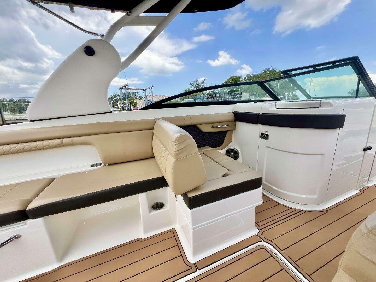 2019 Sea Ray SDX 290 OB - Image 11