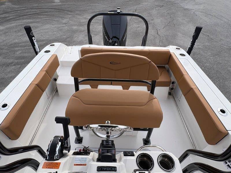 2025 Robalo R202 Explorer - 57