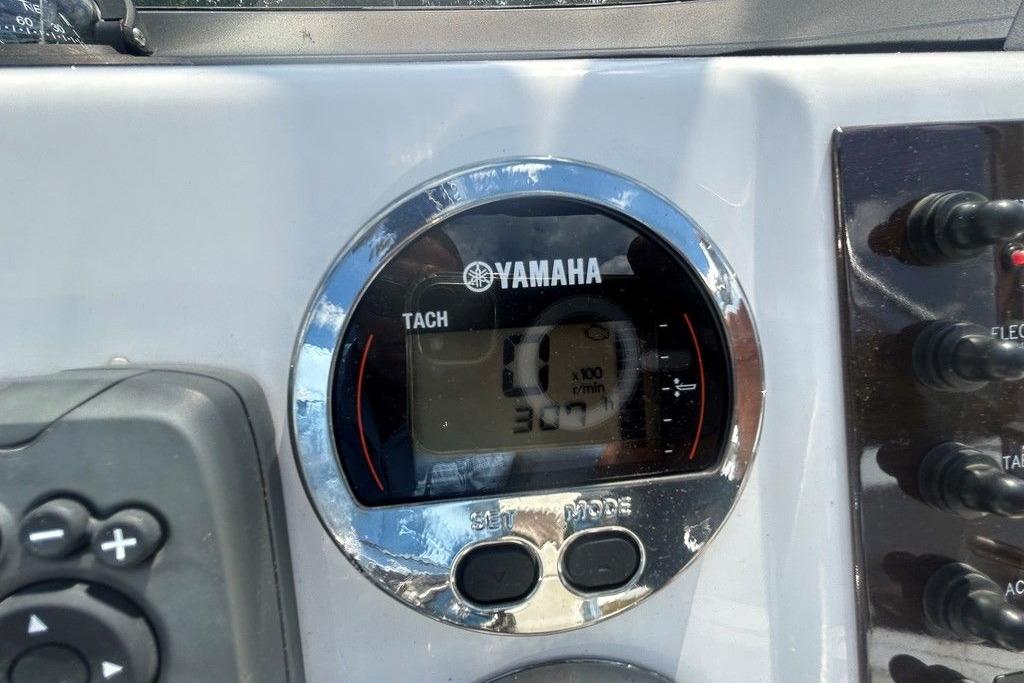 Yamaha tachometer on 2017 Robalo R200ES boat dashboard, displaying RPM.