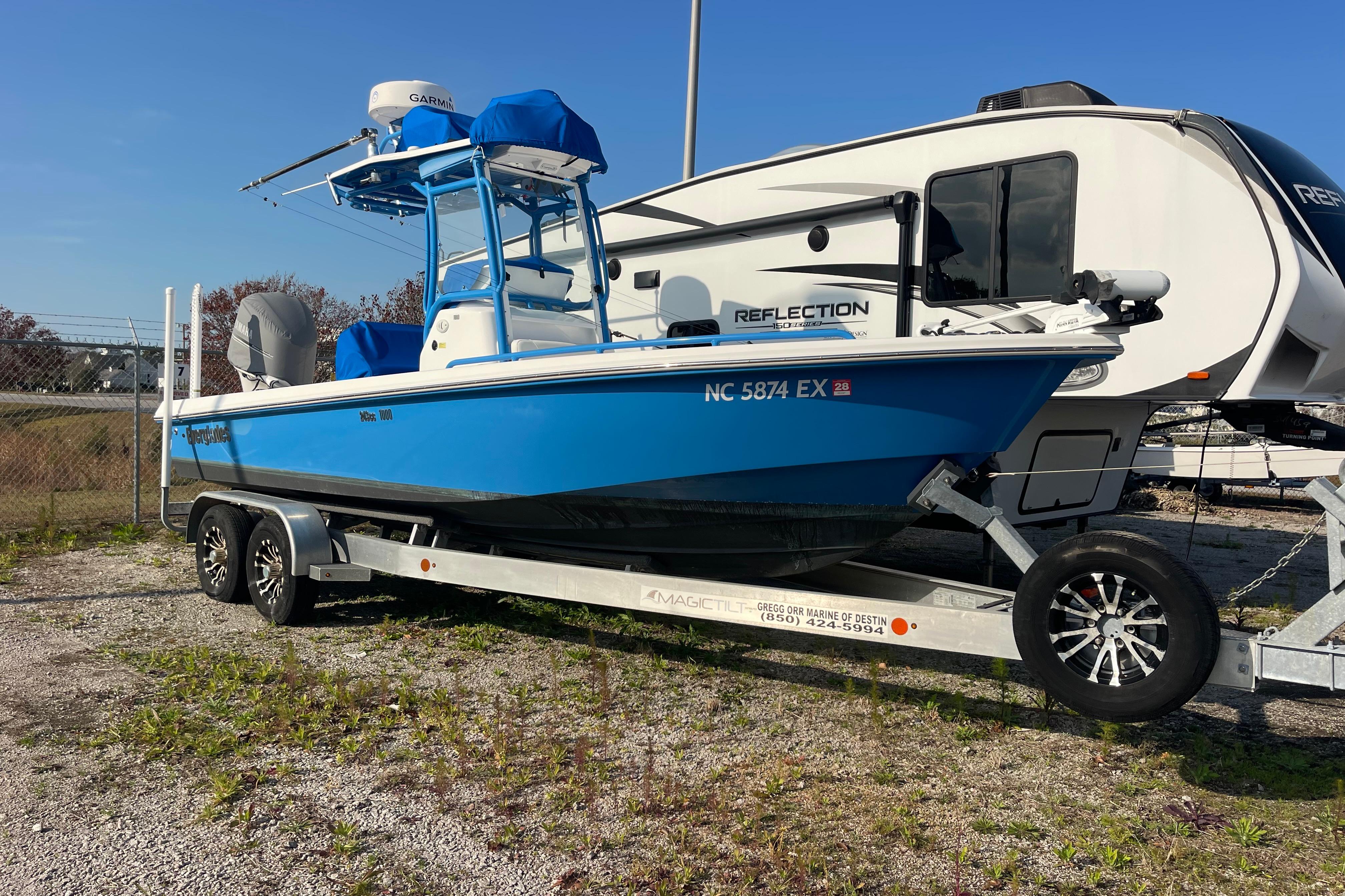 2021 Everglades 243 Center Console