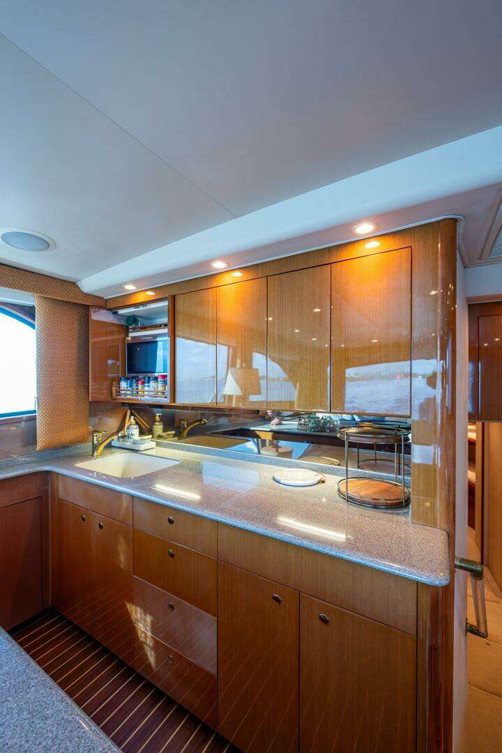 2004 Viking 48 Convertible - Image 15