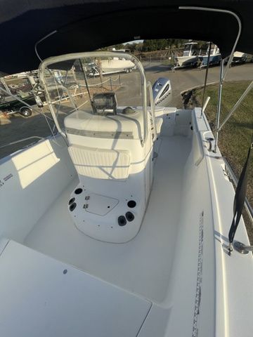 2001 Seaswirl 2301 Center Console - 12