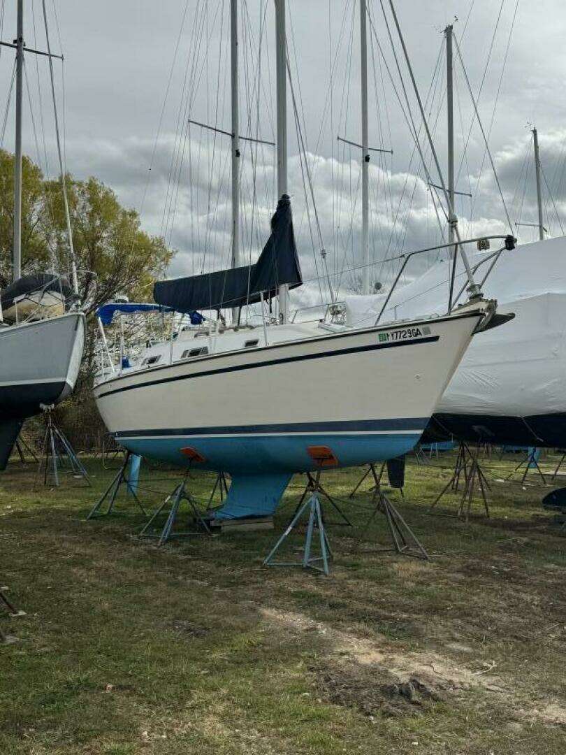 1987 Pearson 27 - Image 2