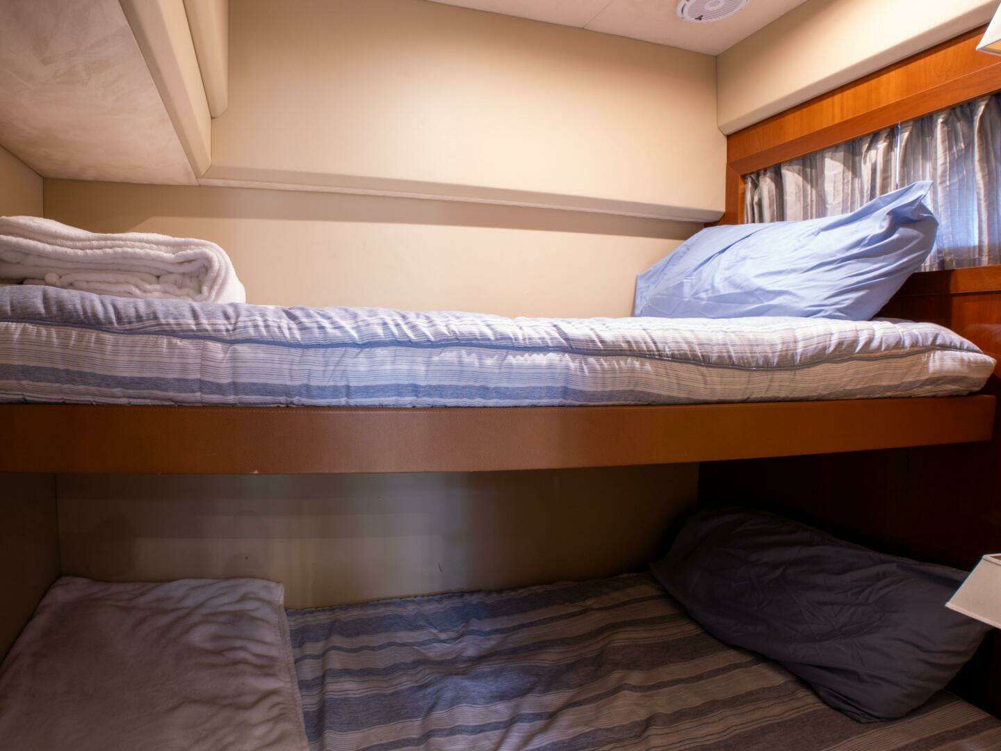 2008 Princess V53 - Image 2
