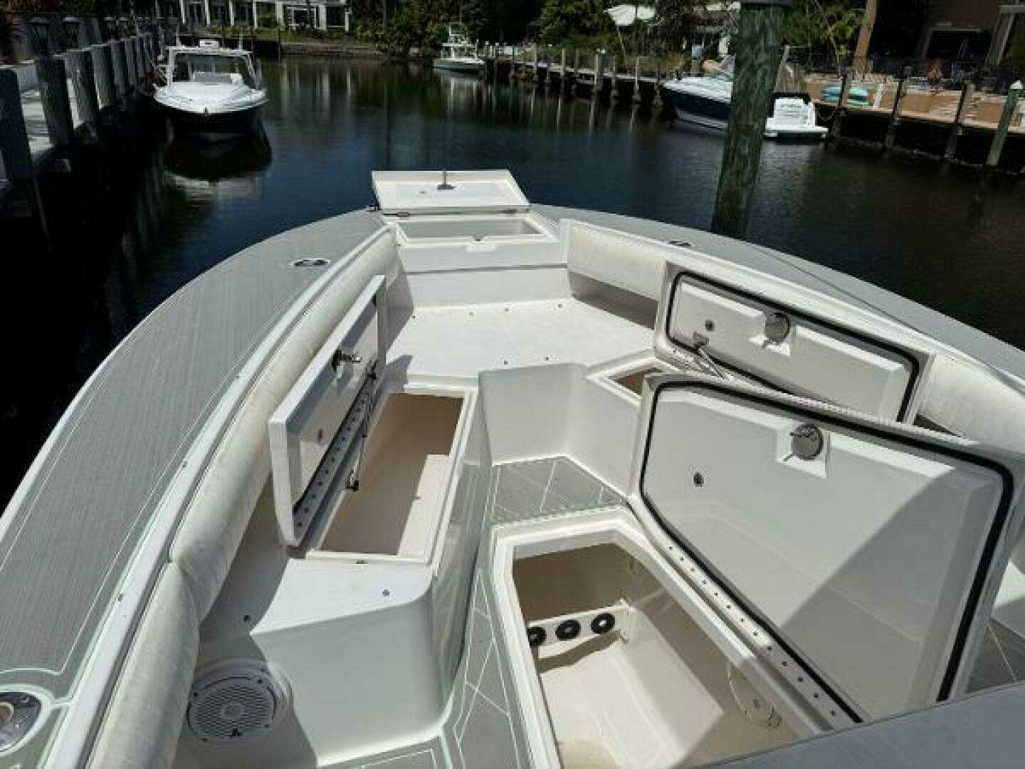 2005 Regulator 23 Center Console - Image 9