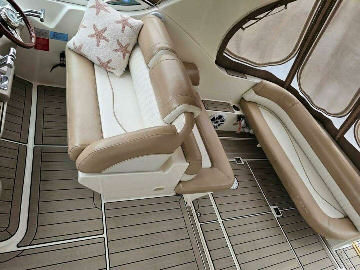 2002 Cruisers 3372 - Image 2