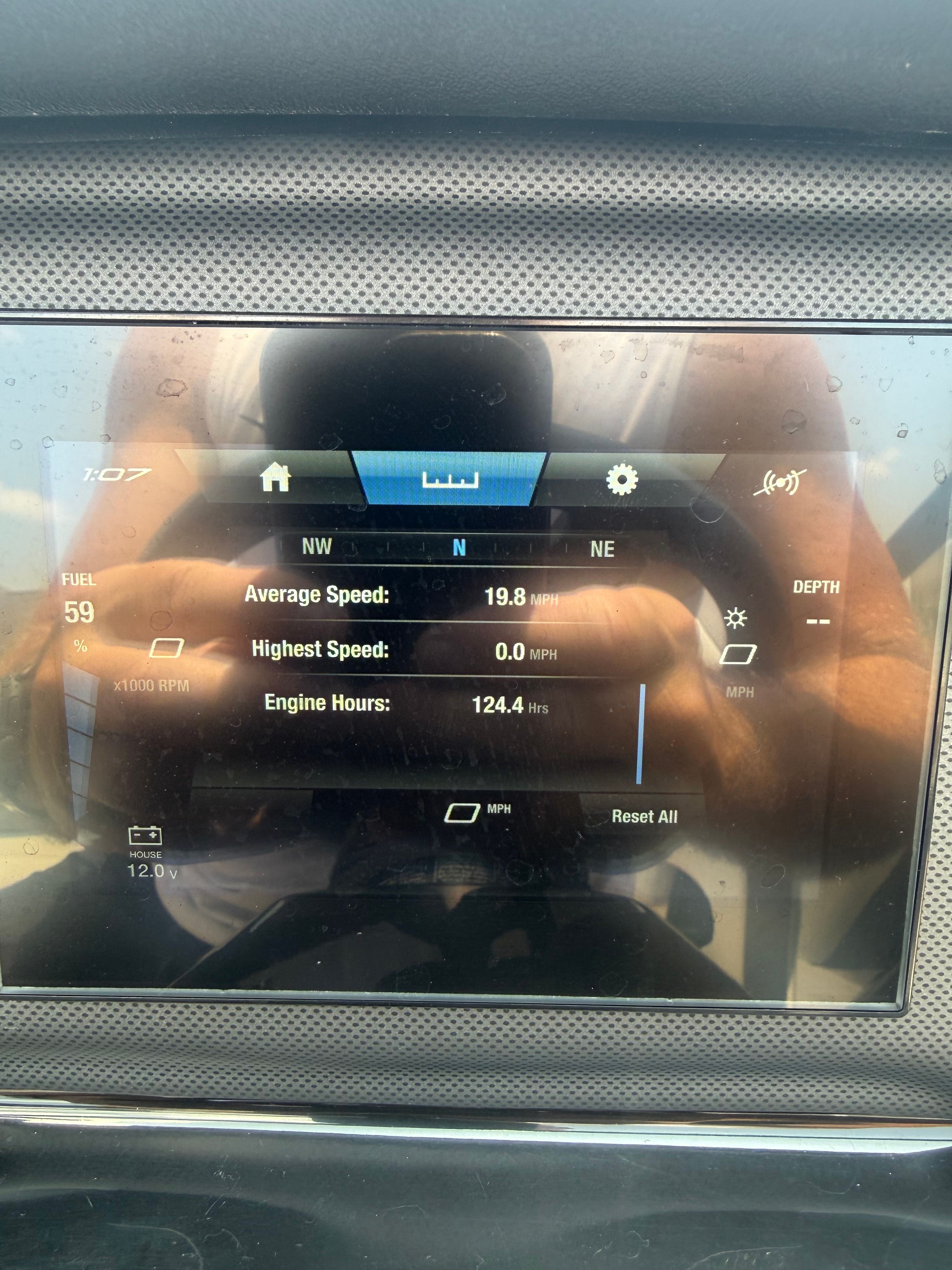 The display shows boat data such as speed and engine hours.