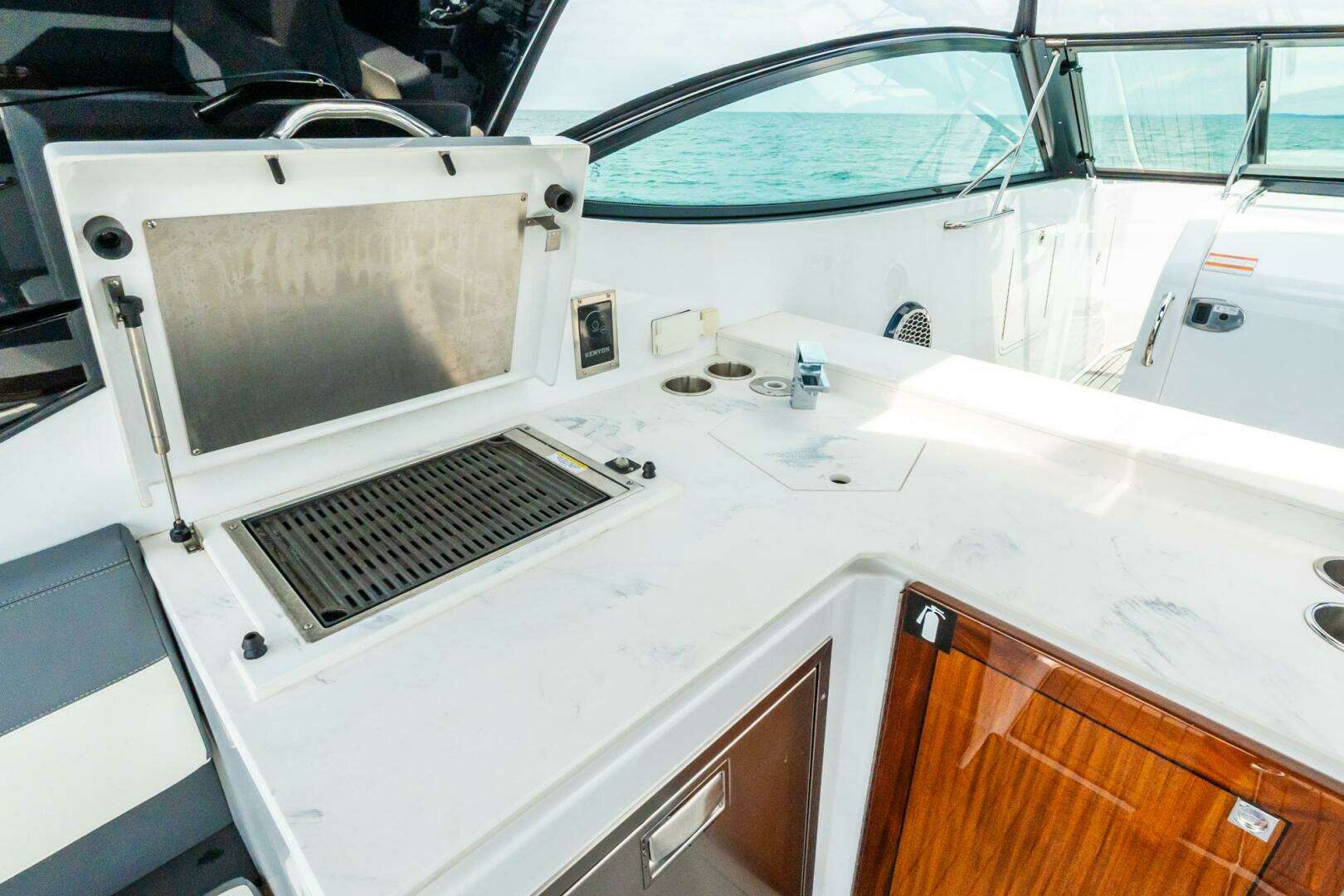 2021 Cruisers Yachts — - Image 32
