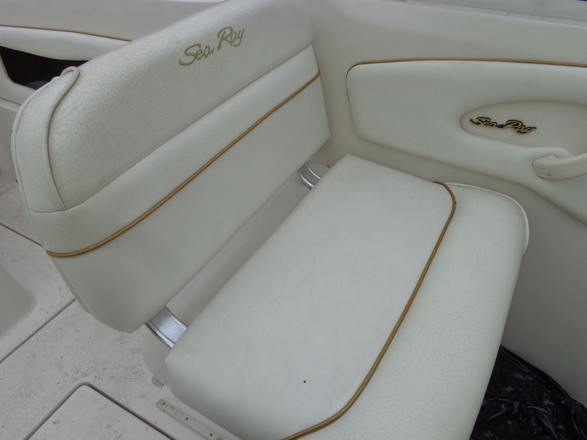 1999 Sea Ray Express Cruiser - 19