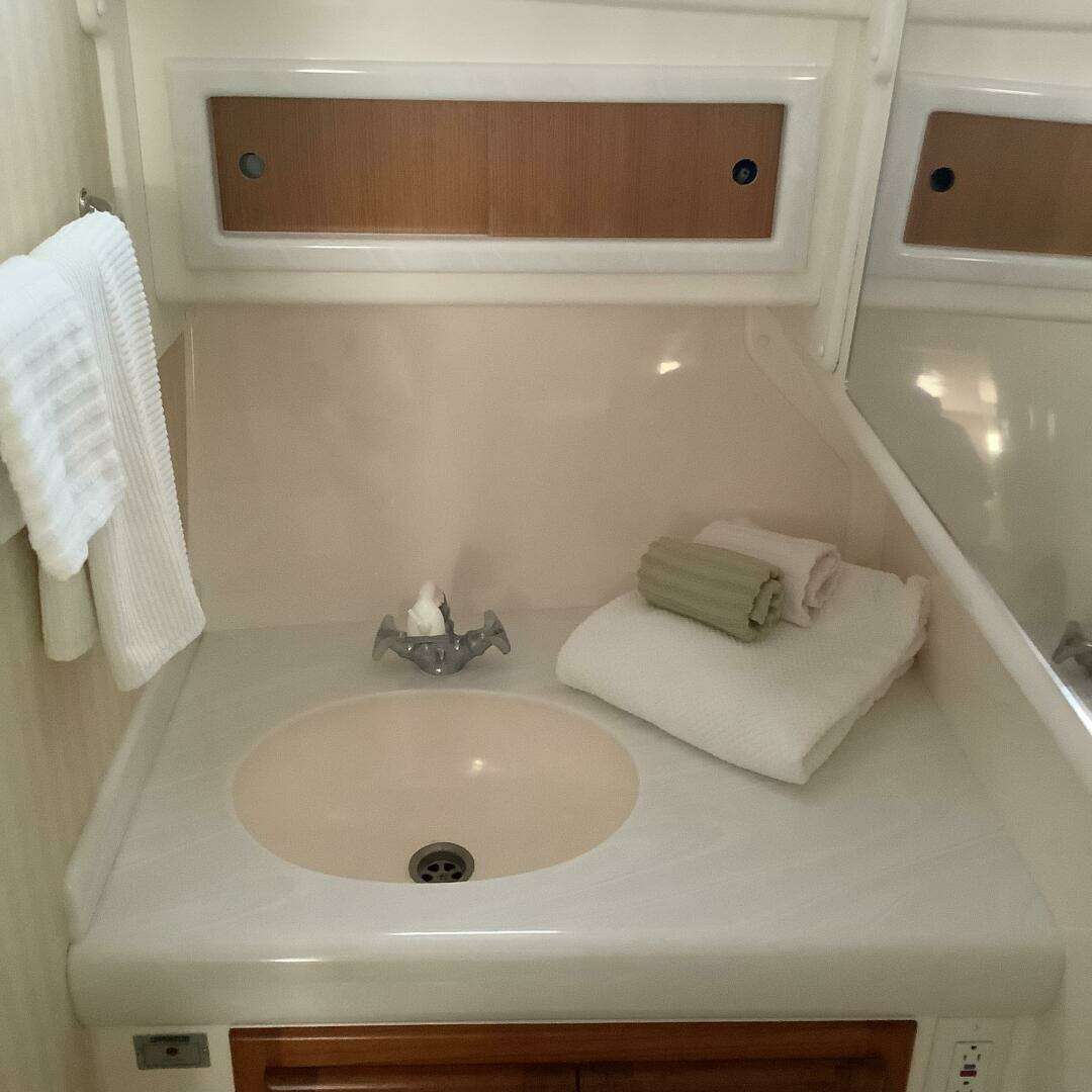 2006 Cabo 35 Flybridge Sportfish - Image 32