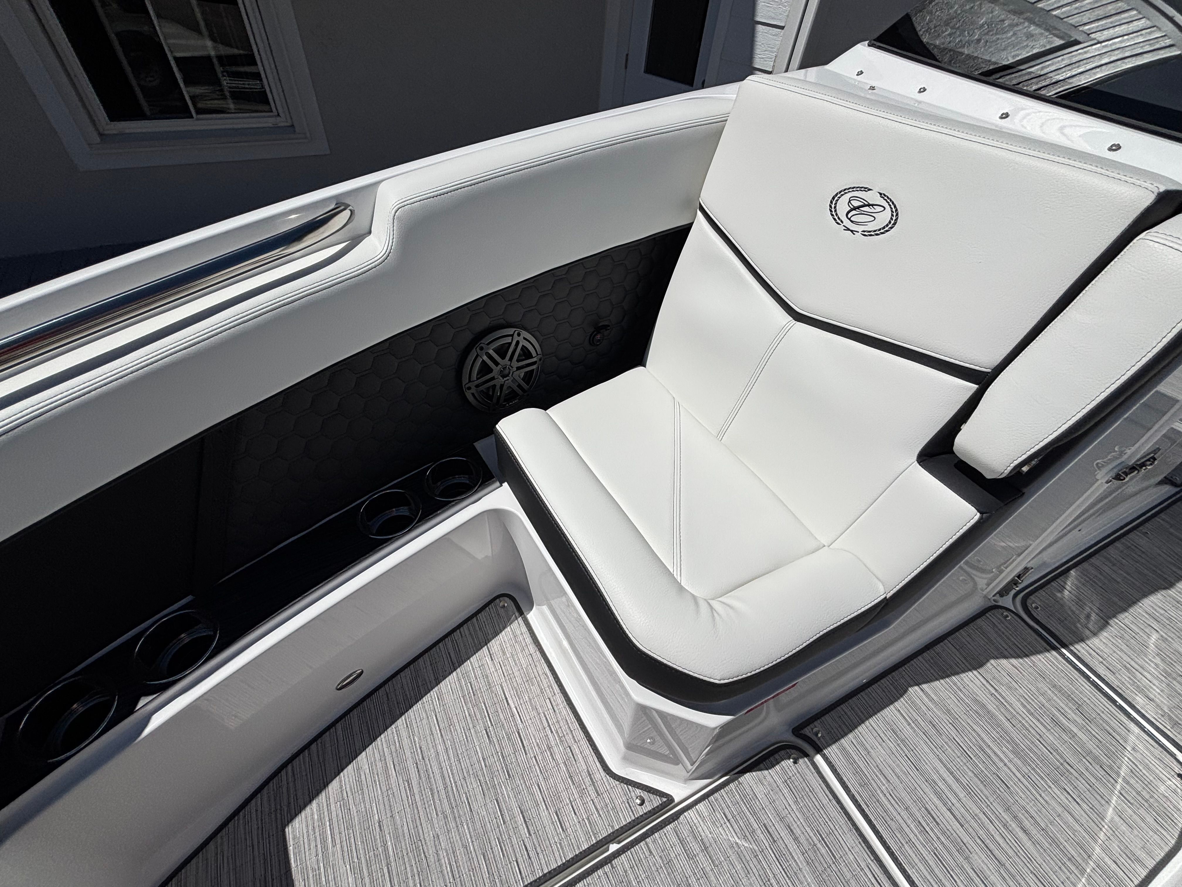 2026 Cobalt R8 Surf - 17
