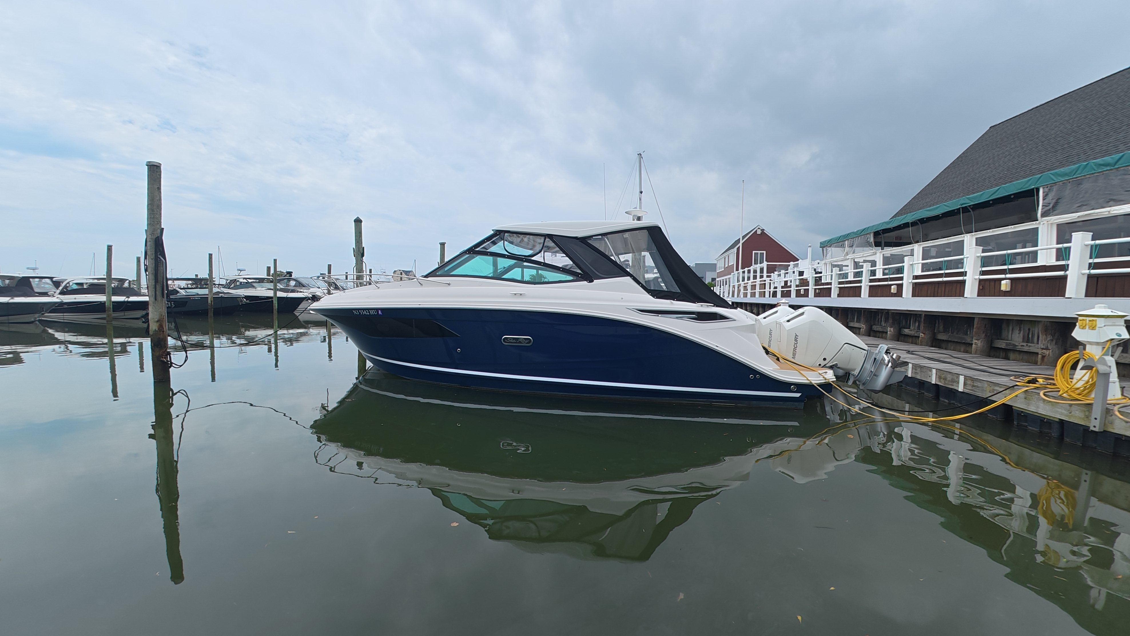 2025 Sea Ray Sundancer 320 Outboard - 4