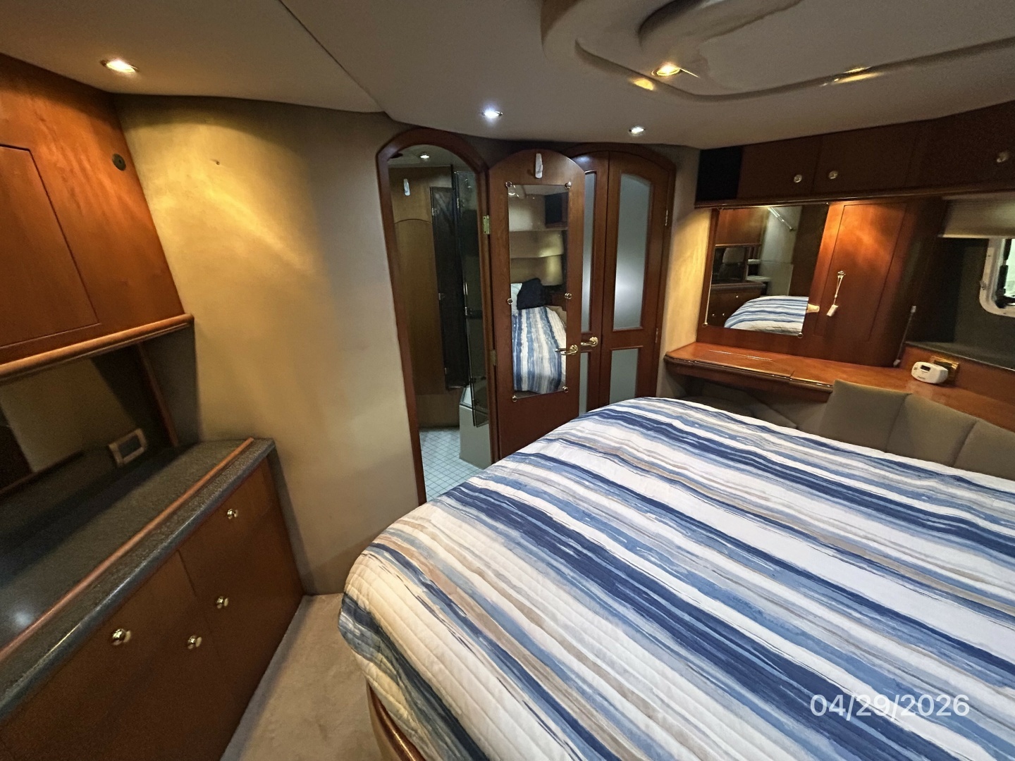2000 Cruisers Yachts 4450 - Image 43