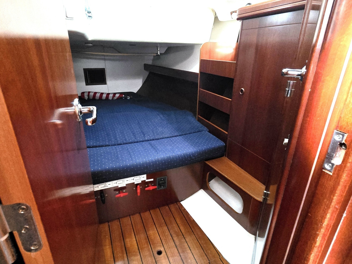 2004 Beneteau 423 - Image 43