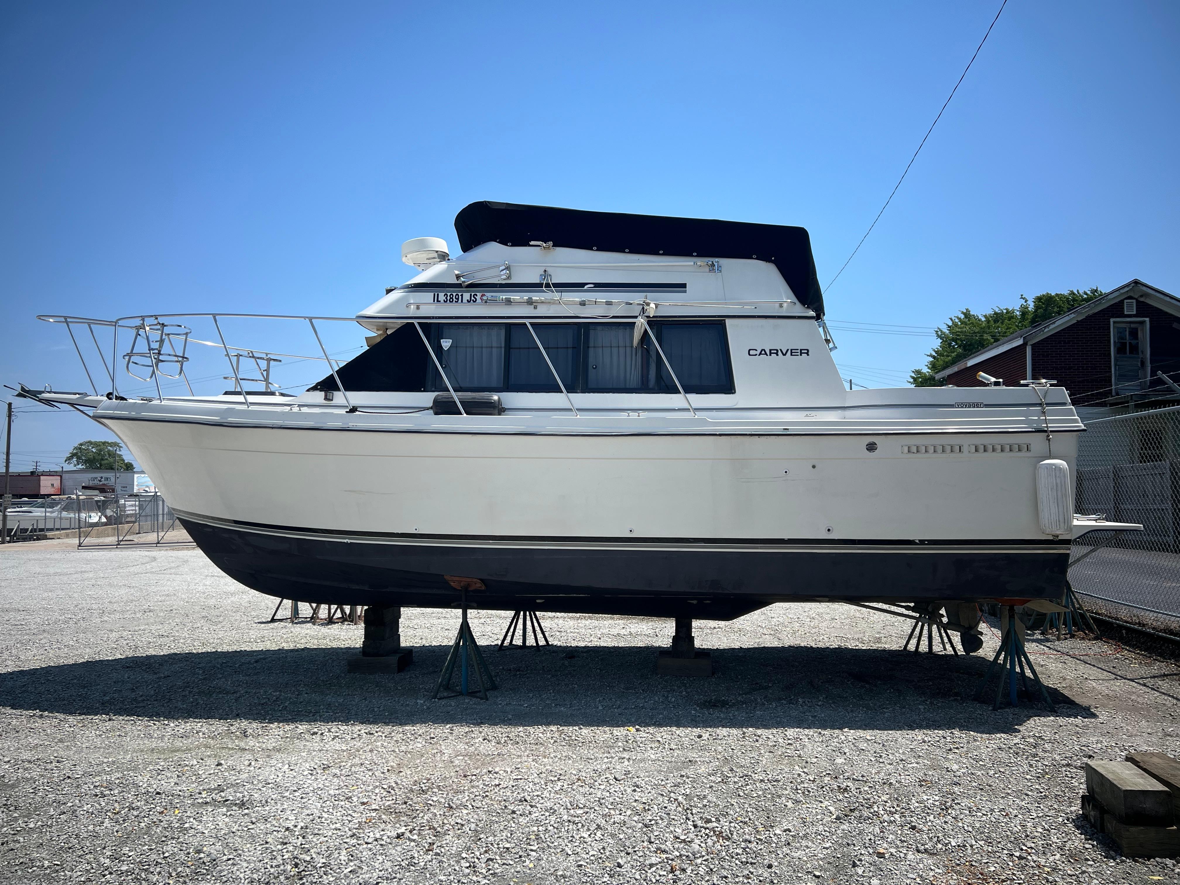 1987 Carver Voyager
