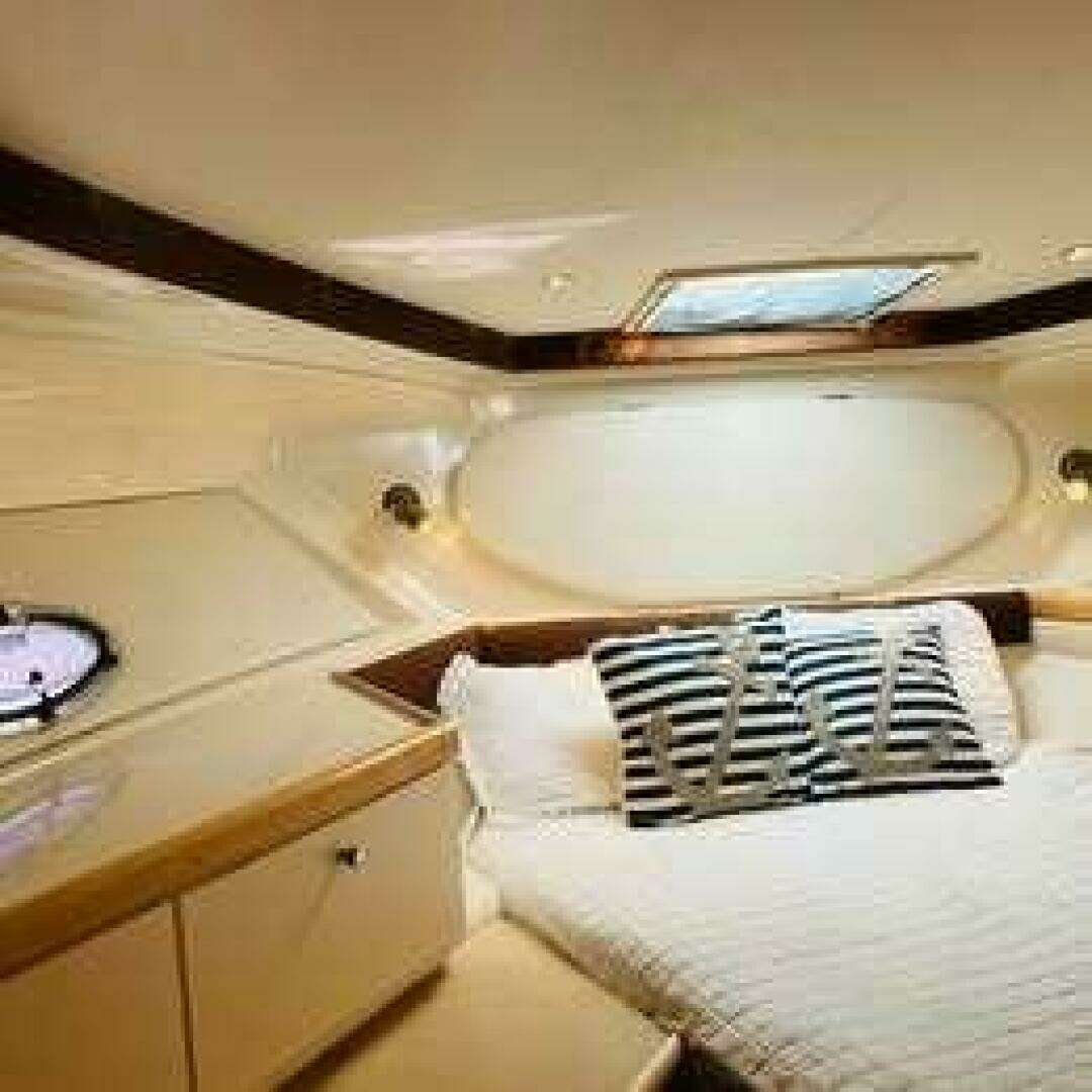 2001 Carver 350 Mariner - Image 11