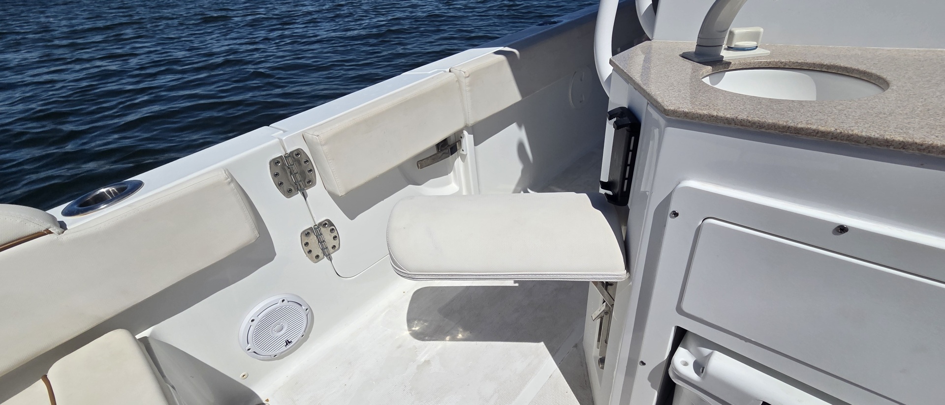 2021 Sea Hunt Escape 27 Center Console - Image 26