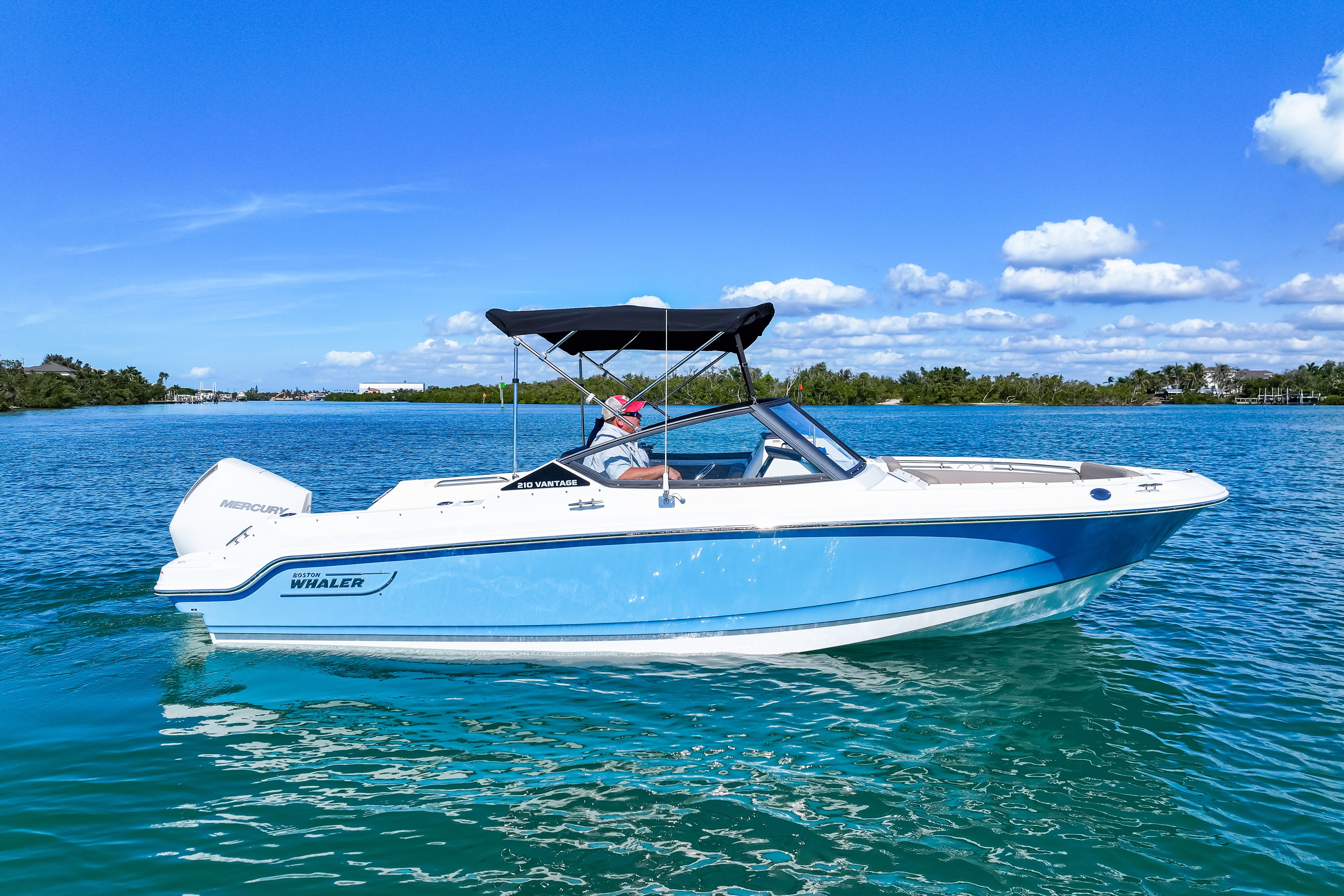 2026 Boston Whaler 210 Vantage