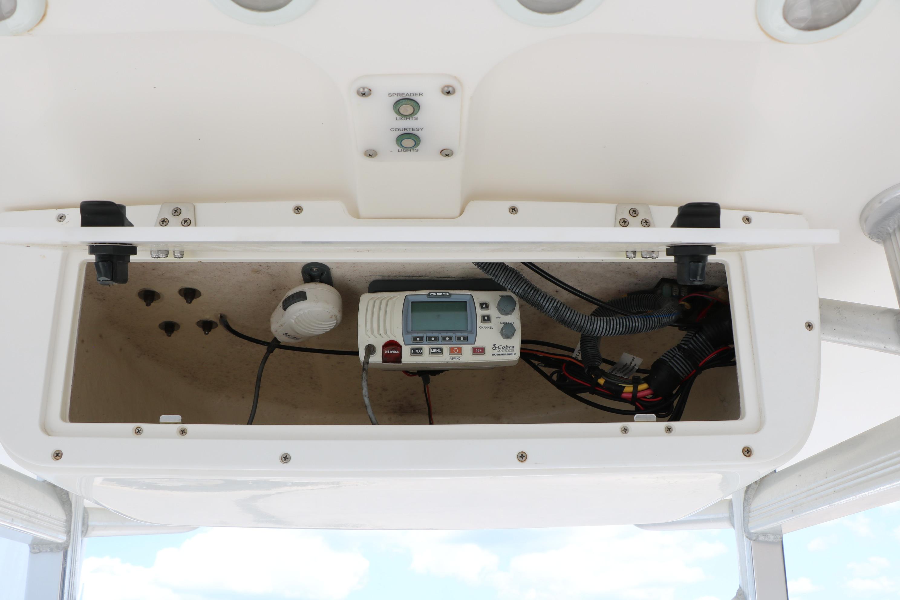 2015 Sea Hunt BX 22 BR boat console with electronic equipment and wiring.