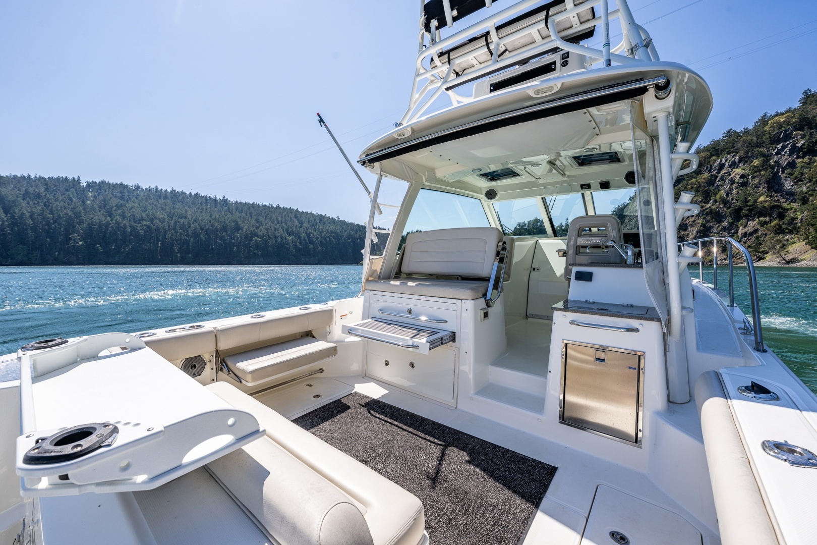 2019 Boston Whaler 345 Conquest - Image 10