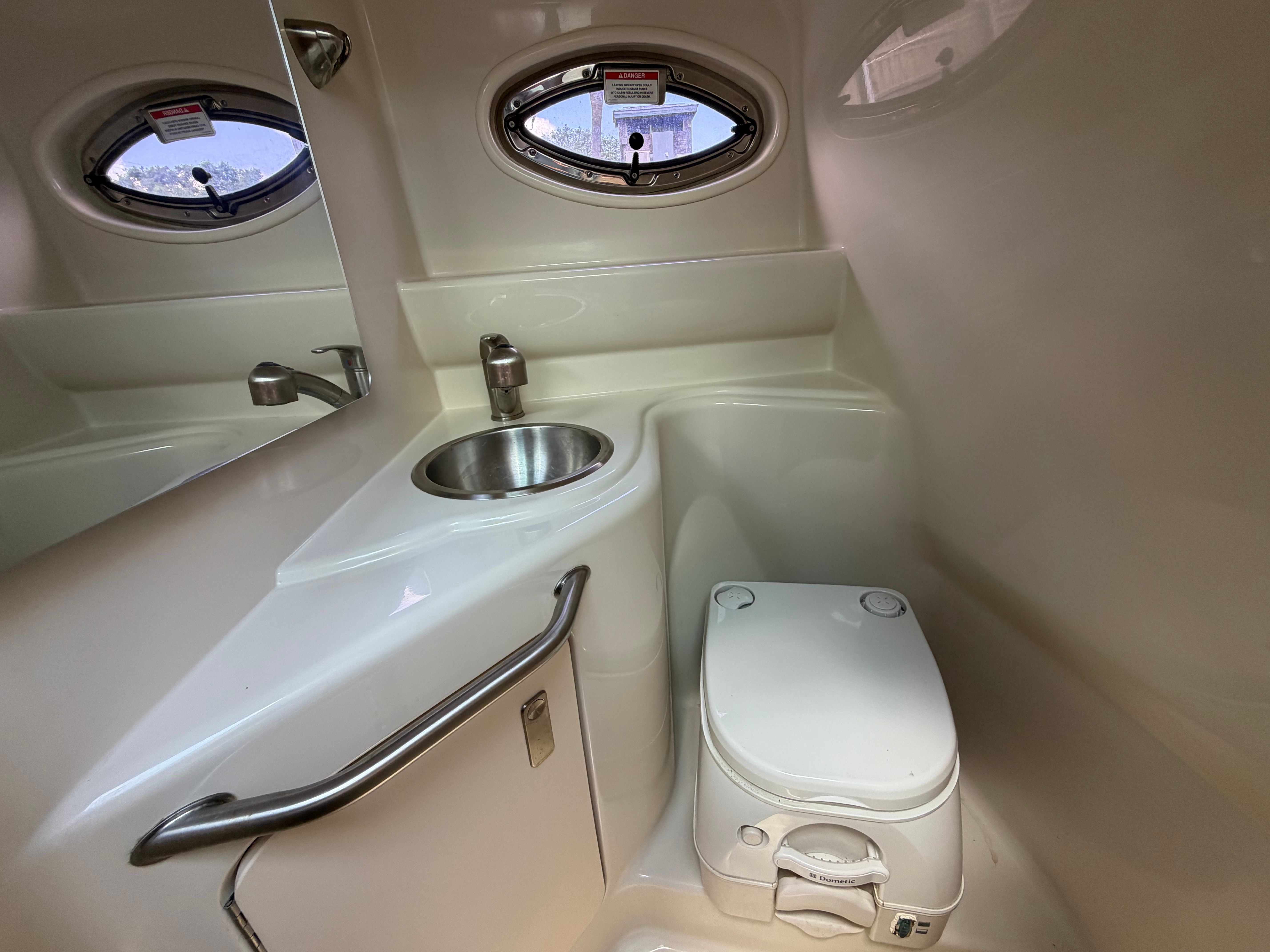2011 Sea Ray 240 Sundancer - 43