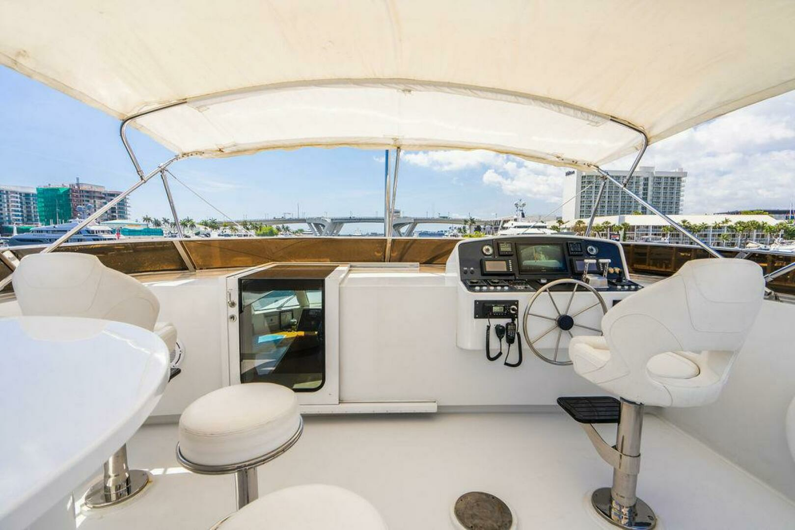 2001 Intermarine — - Image 22