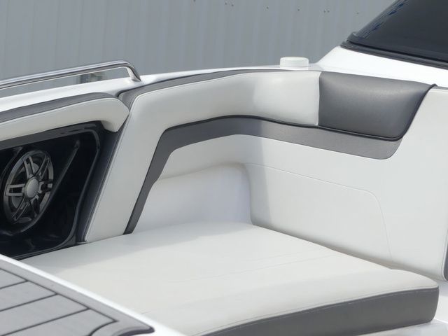 2019 Yamaha Boats AR240 - 17