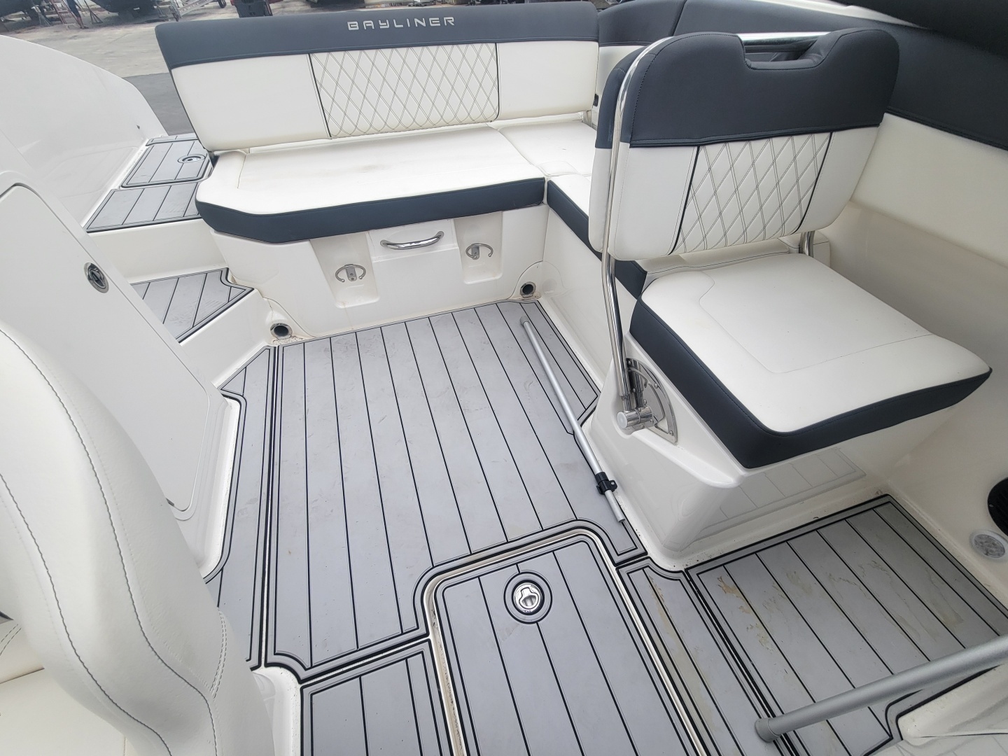 2023 Bayliner DX 2200 - Image 11