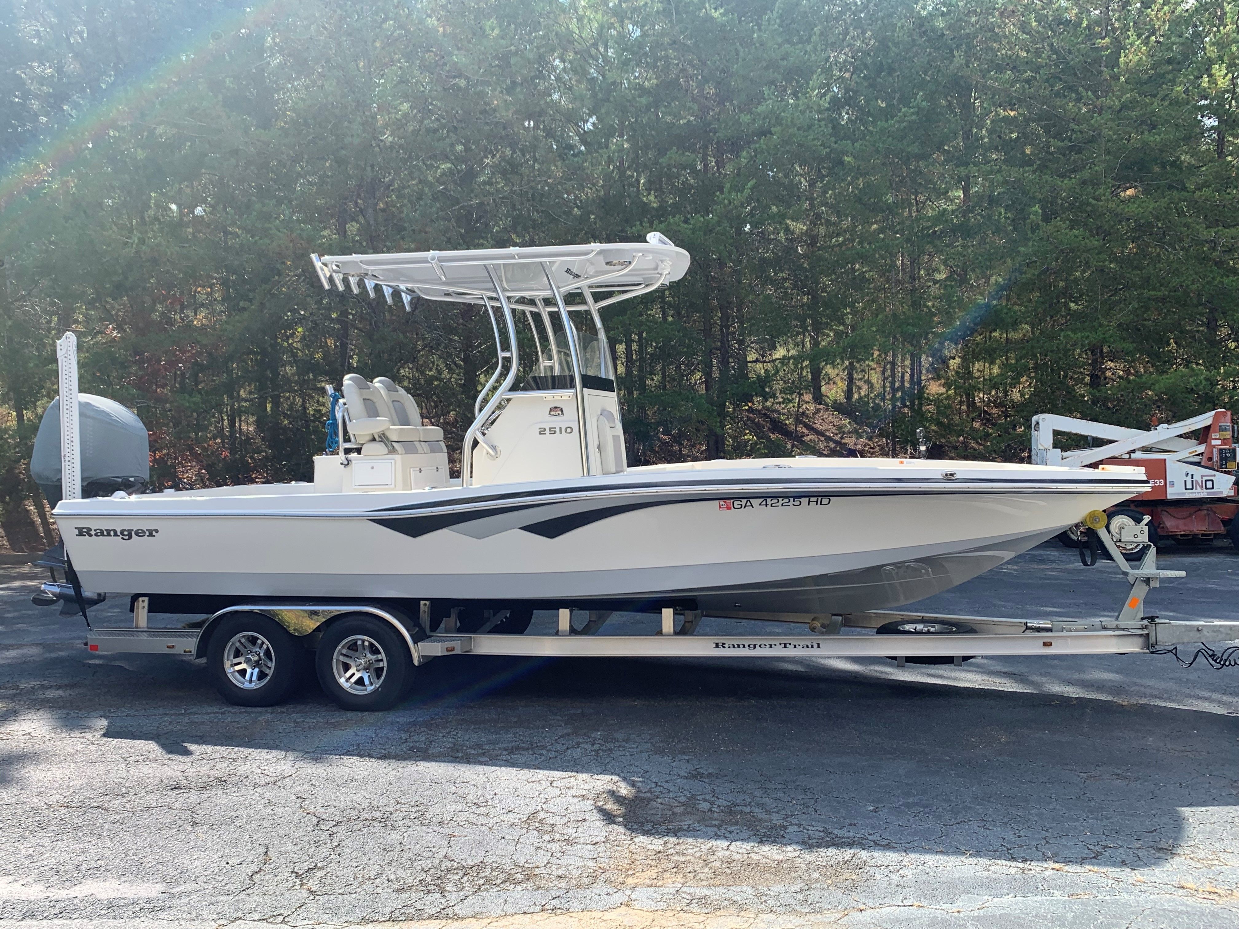 2019 Ranger 2510 Bay Ranger - 2