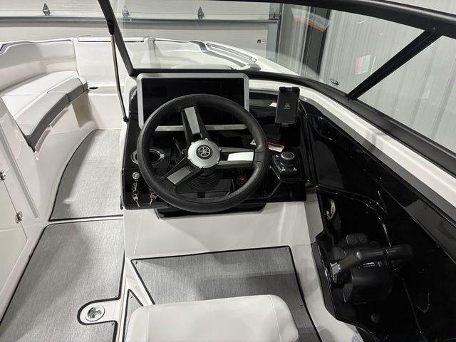 2026 Yamaha Boats AR250 - 12