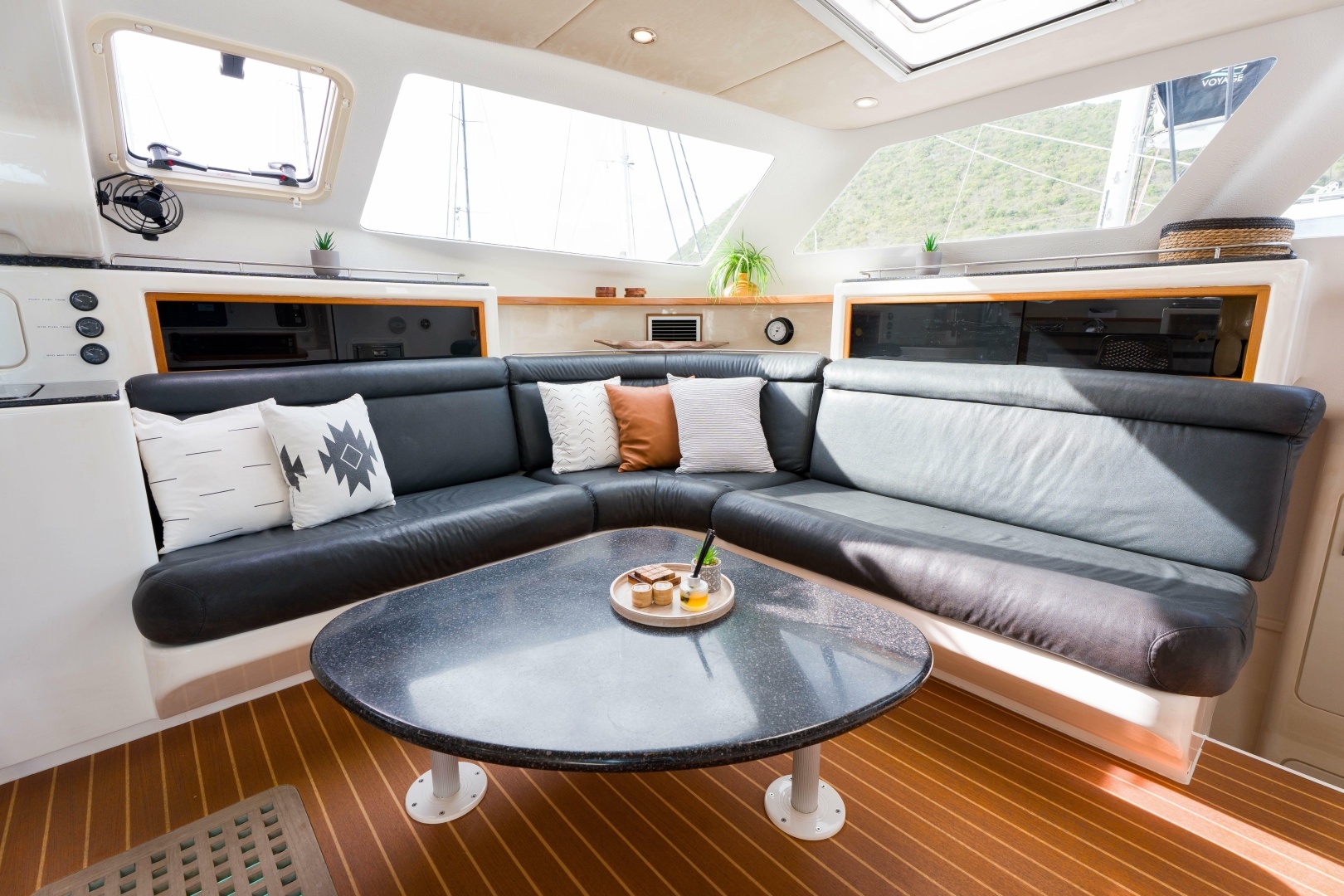 2011 Voyage Yachts 520 - Image 29