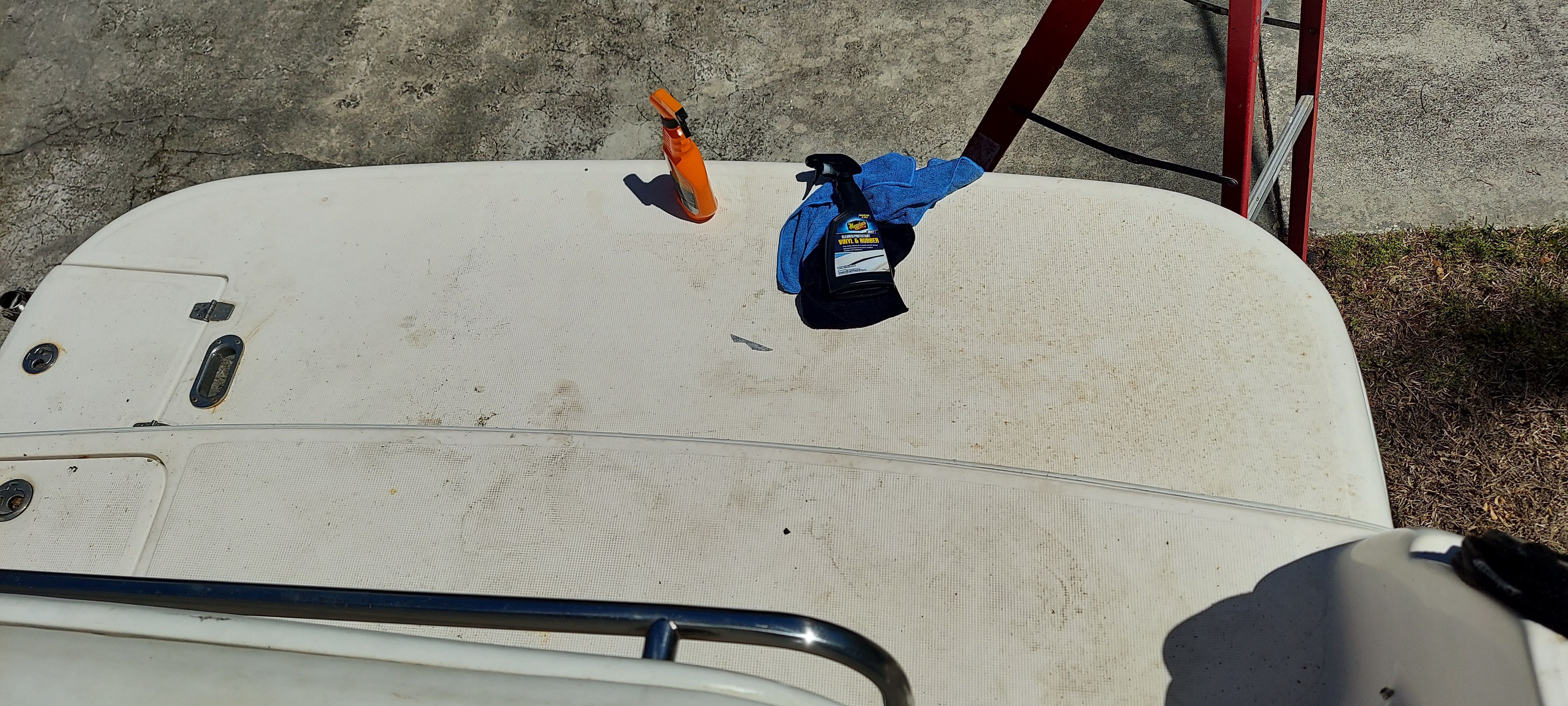 Regal Commodore 2465 boat deck with cleaning supplies, year 2004.